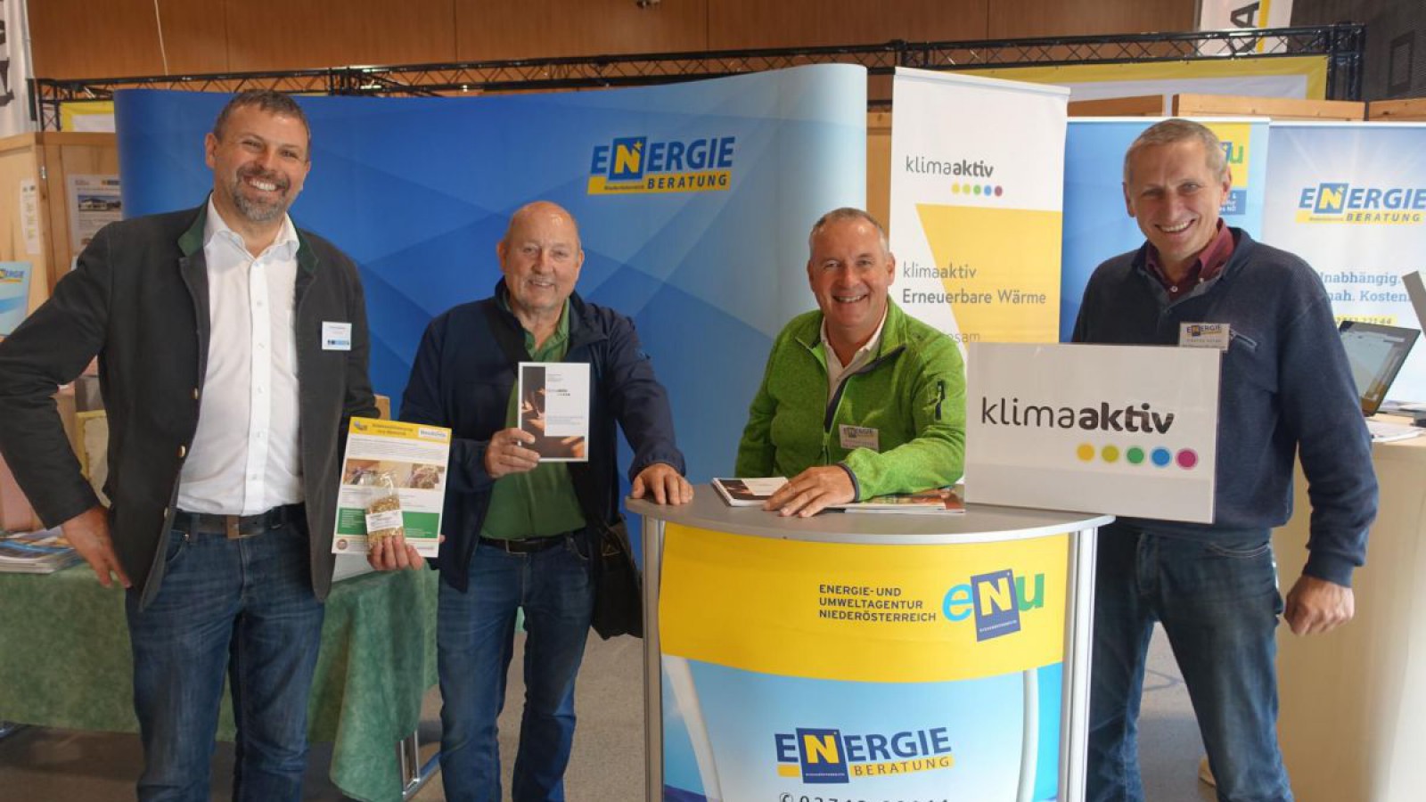 Energieberater am Messestand auf der Messe Wieselburg