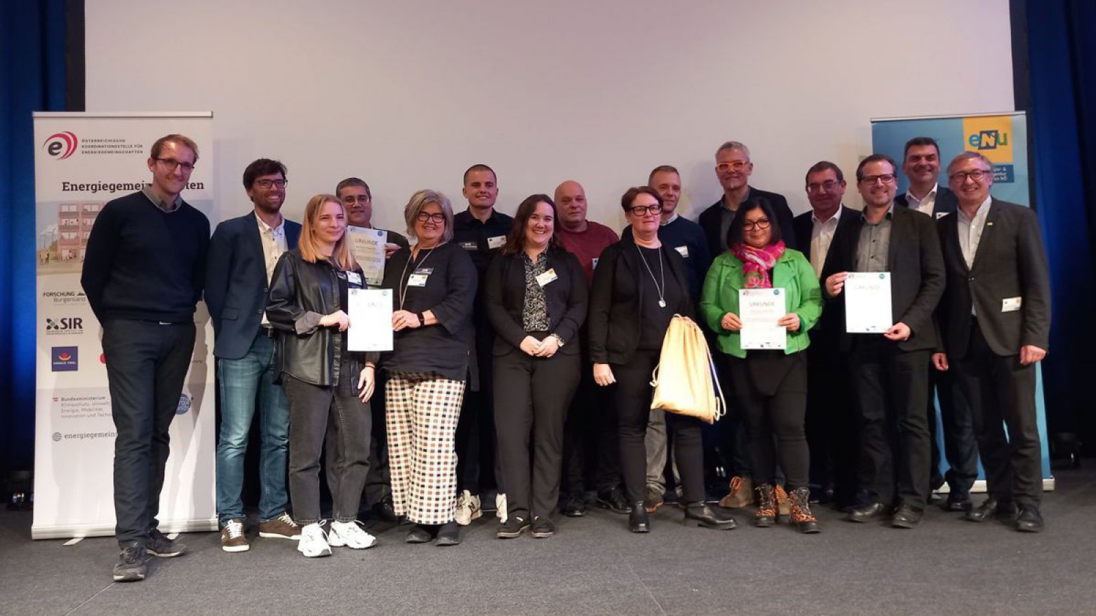 Gruppenfoto Auszeichnung Energiegemeinschaften